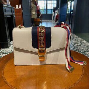 N16 Slightly Used Gucci Silvie White Shoulder Bag Medium